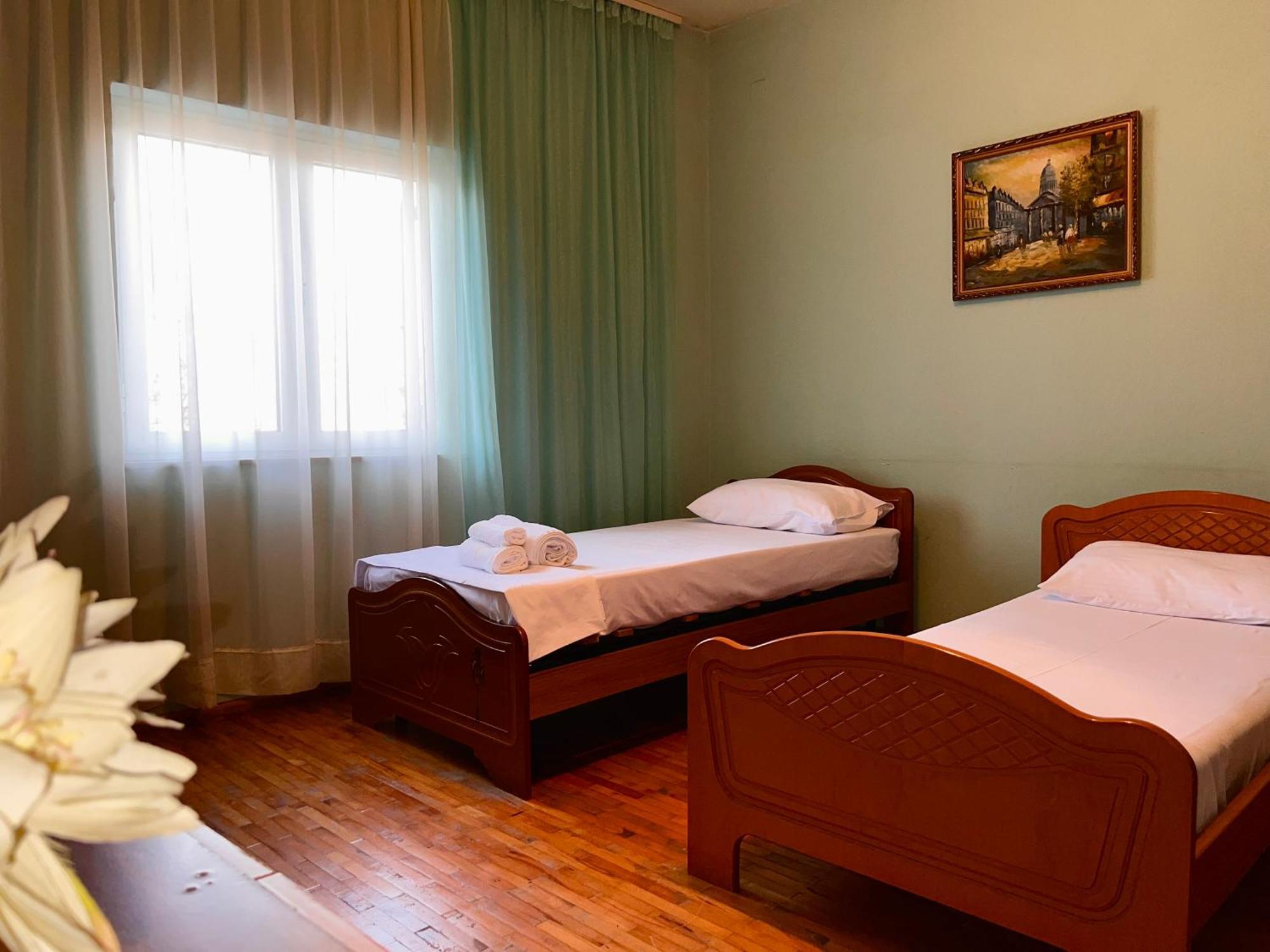 Berat Private Room In Haxhialiu Villa Kültér fotó