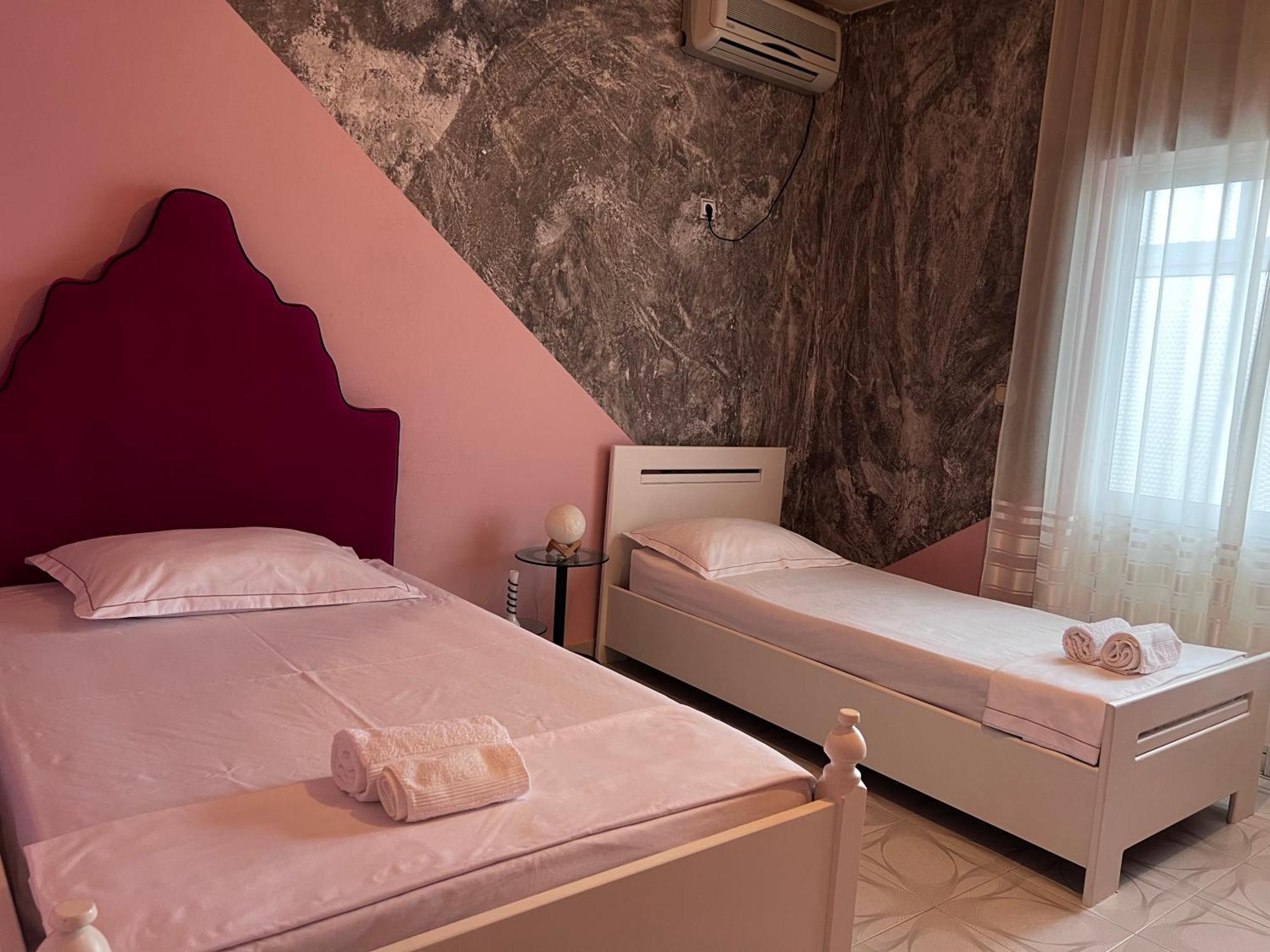 Berat Private Room In Haxhialiu Villa Kültér fotó