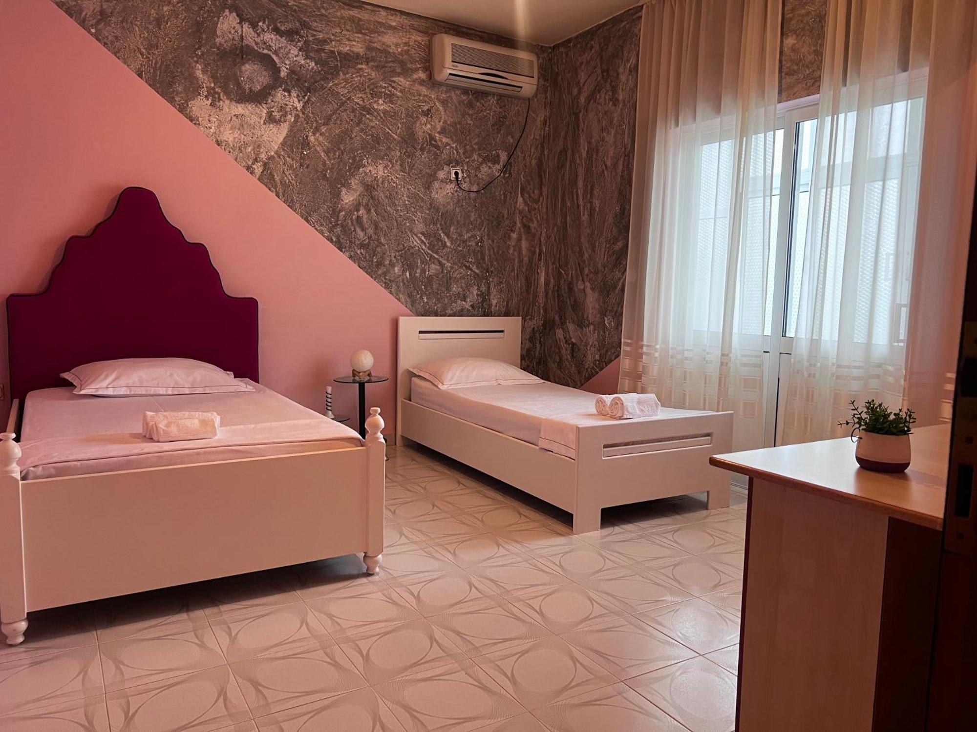 Berat Private Room In Haxhialiu Villa Kültér fotó