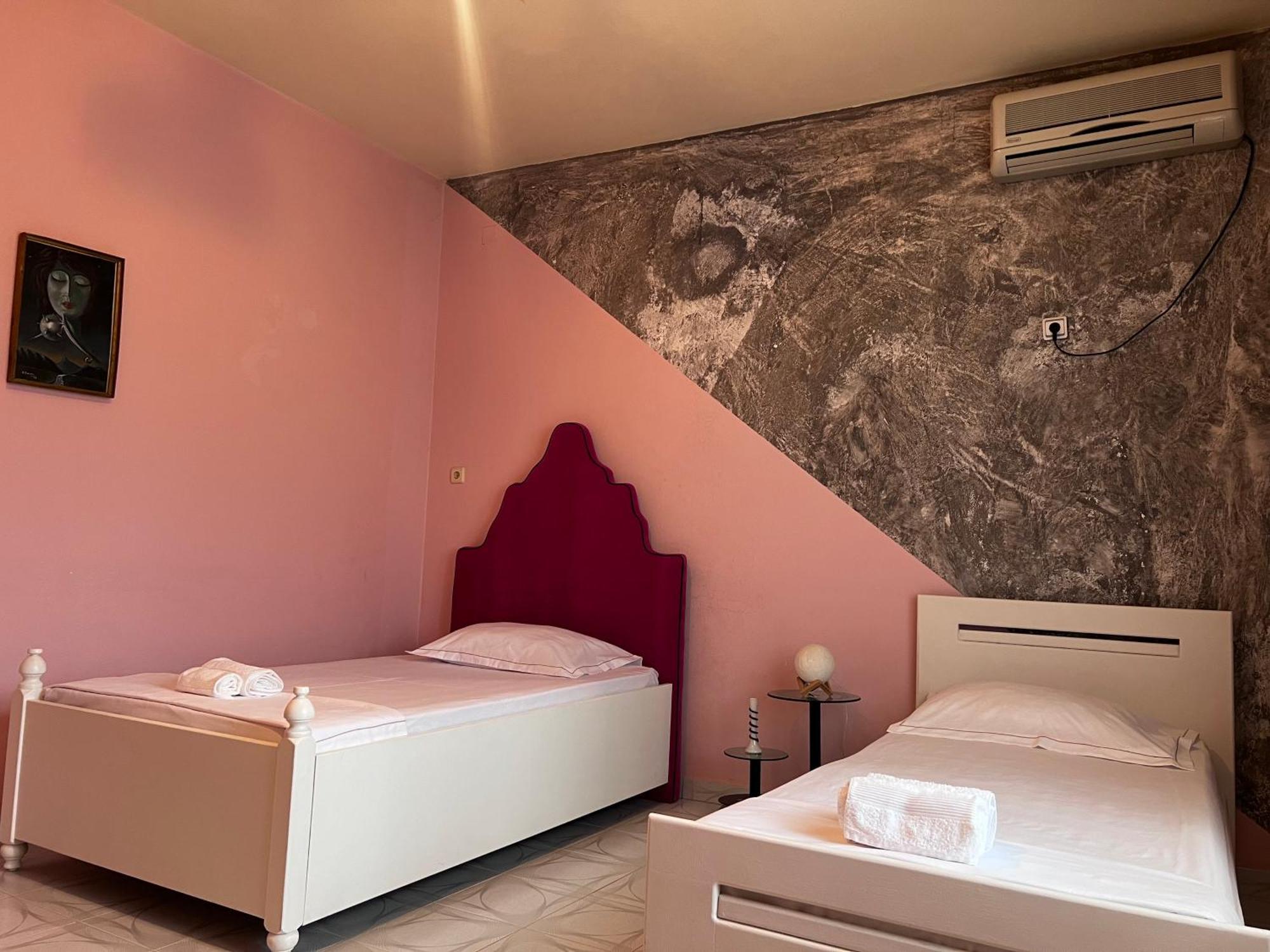Berat Private Room In Haxhialiu Villa Kültér fotó